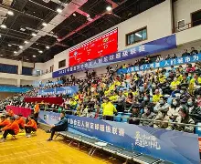 C7娱乐-精彩对决激发球迷热情，现场气氛火爆(owe精彩对决)